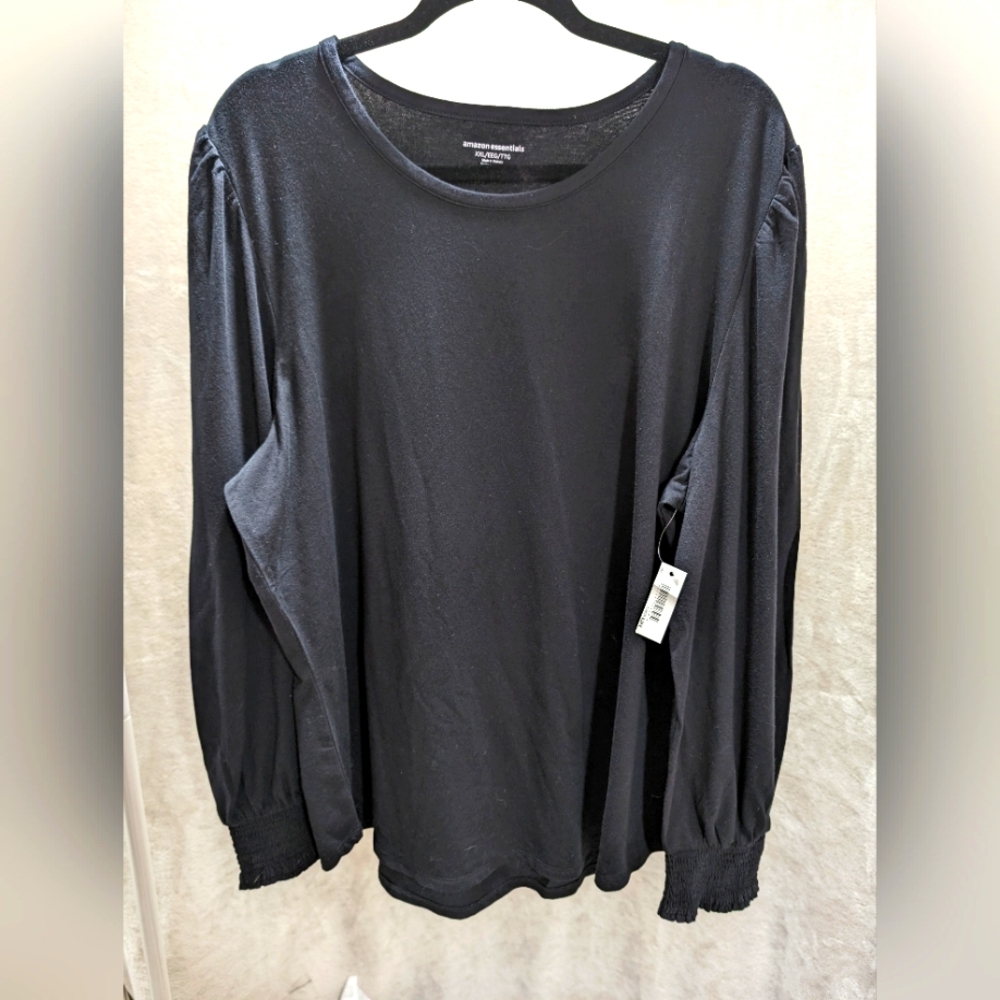 MAKE AN OFFER - Brand New Black Blouse